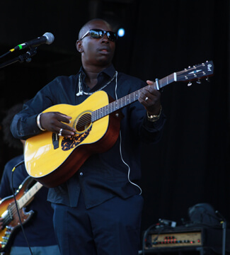 Cort Artist Vieux Farka Touré Bio 2